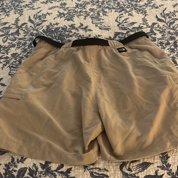 North face hiking shorts - Picture 3 of 3